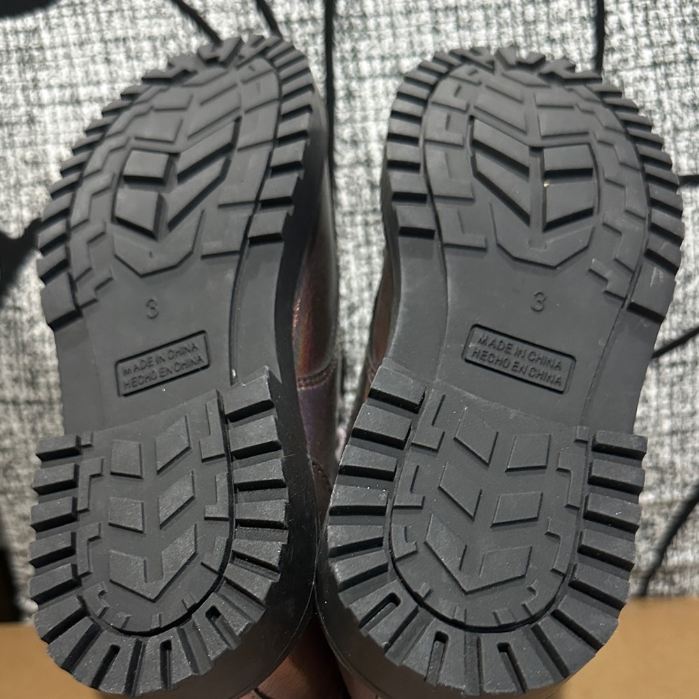Old Navy Kids Iridescent Lace-Up Boots - Picture 4 of 6